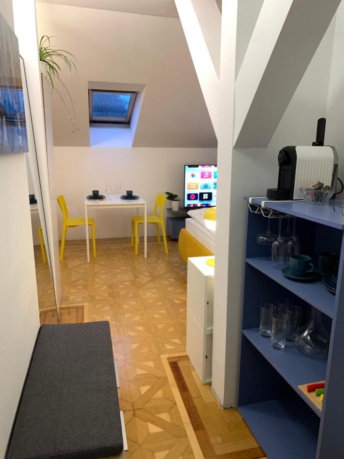 Small But Charming-Yellow Appartement Baden Exterior photo